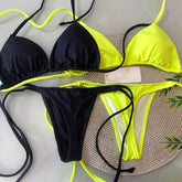 Bikini mit Schlitz und Riemchen