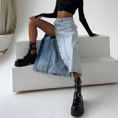 Falda vaquera midi de cintura alta con abertura frontal y botones lavados descoloridos estilo urbano