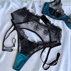 Conjunto de lencería con ribete de encaje