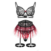 Dessous-Set mit Blumenstickerei und Spitze