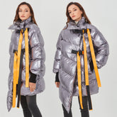 SILBERNE, ÜBERGROSSE PUFFERJACKE mit UNREGELMÄSSIGEM SAUM
