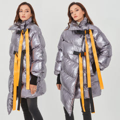 SILBERNE, ÜBERGROSSE PUFFERJACKE mit UNREGELMÄSSIGEM SAUM