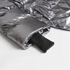 SILBERNE, ÜBERGROSSE PUFFERJACKE mit UNREGELMÄSSIGEM SAUM