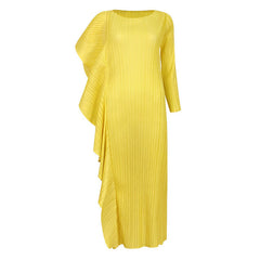 Vestido midi plisado ajustado con mangas 3/4, cuello redondo, volantes laterales asimétricos