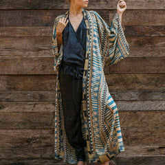 Brasilianisches Maxi-Strandkleid mit geometrischem Muster und Ärmeln