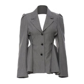 Blazer peplum de botonadura sencilla con cuello de solapa, espalda abierta y mangas abullonadas con costuras en contraste