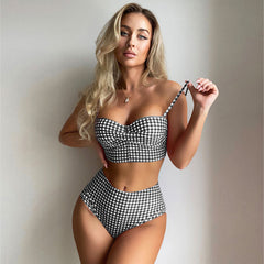 Süßer, hoch taillierter, gerüschter Bralette-Bikini-Badeanzug mit Gingham-Muster und verdrehter Spitze