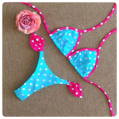 Bikini de cuello halter dividido con lunares en contraste