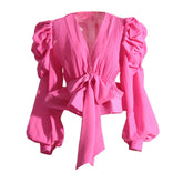 Dramatische Chiffonbluse mit Puffärmeln, V-Ausschnitt und Bindeband vorne, plissiert