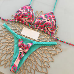 Zweiteiliger Bikini-Badeanzug im Urlaubsstil mit Trägern und Blumenmuster