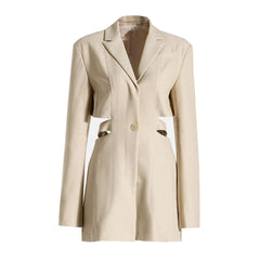 Ausgefallener, langer Blazer mit Revers, Gürtel, Schulterpolstern und Cut-out, einreihig