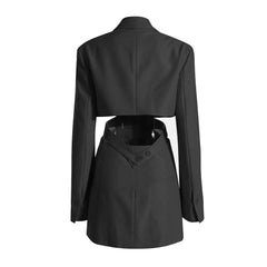 Ausgefallener, langer Blazer mit Revers, Gürtel, Schulterpolstern und Cut-out, einreihig