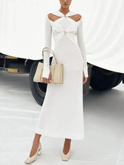 Elegante vestido de punto con huecos cruzados