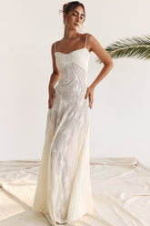 Elegantes Maxikleid mit Spaghettiträgern und Blumenmuster – Wickelbandage für die Brust