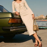 Elegante falda midi de punto con cintura alta festoneada y detalle de pointelle - Crema