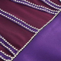 Elegante minivestido de fiesta de satén con escote en forma de corazón y panel de malla transparente con diamantes de imitación