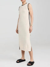 Elegantes ärmelloses, gestepptes, langes Strickkleid