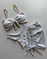 Dreiteiliges Bikini-Set mit geteilter Kette