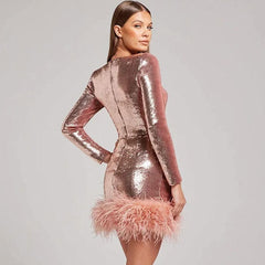 Vestido corto de lentejuelas, manga larga, escote corazón y ribete de plumas sintéticas - Rosa