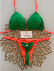 Trendiges Bikini-Set mit Farbkontrasten