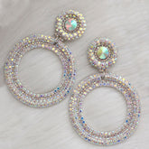 Pendientes de aro colgantes con detalles de gemas iridiscentes y cristales - Plata