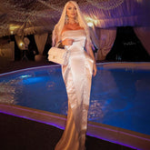 Lujoso vestido de noche largo con escote sirena, peplum y satén sedoso