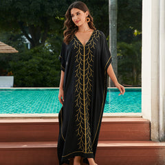 Vestido playero informal con escote en V, manga corta y abertura lateral, bordado en contraste