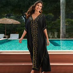 Vestido playero informal con escote en V, manga corta y abertura lateral, bordado en contraste
