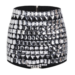 Luxuriöse Booty-Shorts mit Strass-Dekor und hohem Bund und Reißverschluss hinten