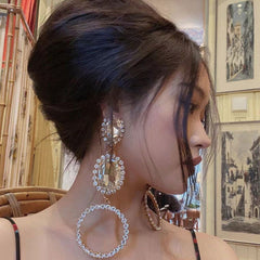 Pendientes triples con detalles de gemas y cristales - Oro