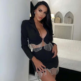 Reverskragen, tiefer Ausschnitt, Kristallfransen, hohe Taille, kurzer Blazer, passendes Set