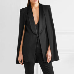 Blazer tipo capa a medida con hombreras y cuello chal con brillo monocromático