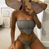 Traje de baño de bikini brasileño de dos piezas con bandeau y ribete de contraste minimalista