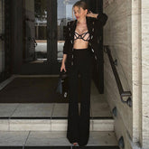 Moderner, taillierter Blazer mit hoher Taille und Bootcut-Bein, metallischem Akzent und Revers, passendes Set