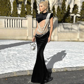 Opulentes Maxi-Fischschwanzkleid aus Samt mit Perlenkette und transparentem Netzstoff, kurzärmlig