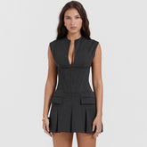 Vestido corto de fiesta con escote en V alto, sin mangas, con solapa y dobladillo plisado