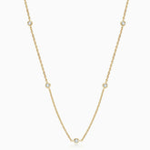 Collar con cadena rolo y estación de gotas de moissanita en plata de ley rodiada