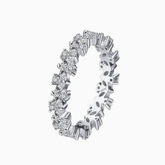 Eternity-Bandring aus rhodiniertem Sterlingsilber mit Blütenblatt-Zirkonia