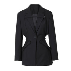 Frecher, taillierter Blazer mit Cut-out-Reverskragen und einreihigem Schnitt