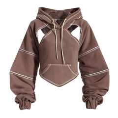 Sudadera corta con capucha, cordón ajustable, costuras en contraste y aberturas atrevidas