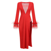 Vestido maxi sexy con plumas sintéticas, manga larga, espalda abierta, abertura en V profunda con cristales