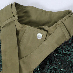 Übergroße, kurze Jacke mit glänzenden Pailletten, Riemchen, Stehkragen und Kordelzug - Grün