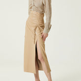 Eleganter Midirock aus veganem Leder mit Kordelzug, hoher Taille und Schlitz vorne - Khaki