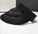 Sombrero de paja con visera y borlas: protección solar con estilo