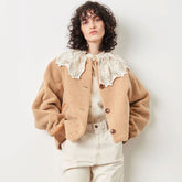 Abrigo de peluche moderno de manga larga con bolsillos laterales y botonadura sencilla - Camel