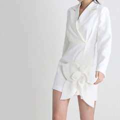 Blazer BLANCO VESTIDO con DETALLE de Flor