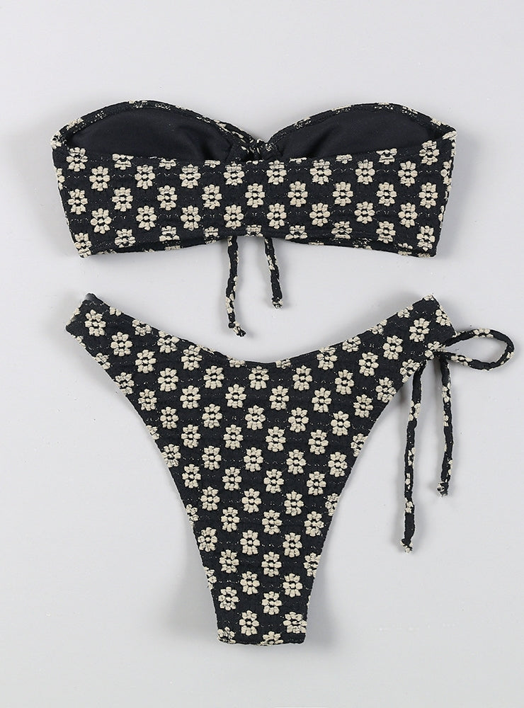 Einfarbiger Bikini mit geteiltem Tube-Top und Blumenmuster