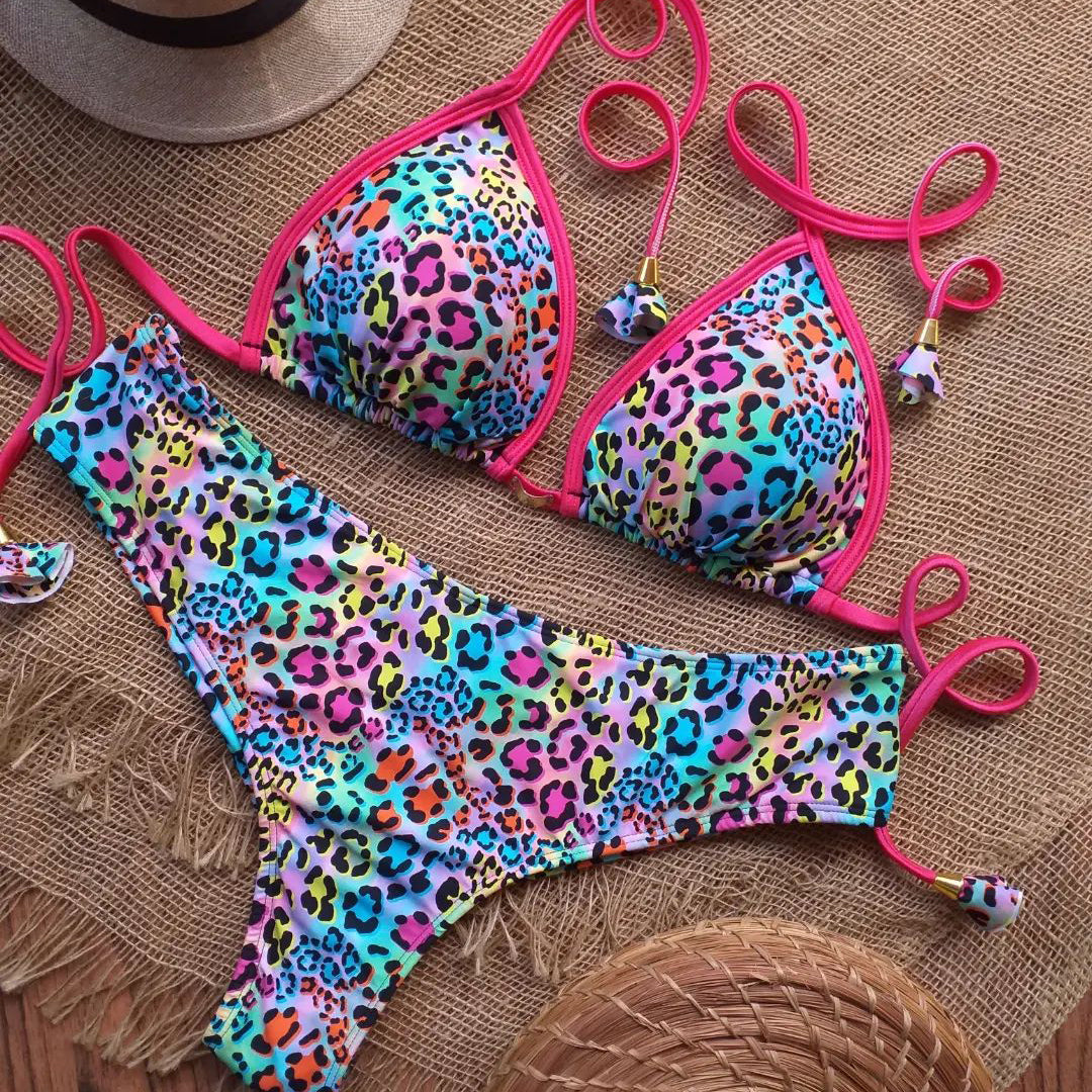 Zweiteiliger Bikini in reiner Farbe mit Leopardenmuster 