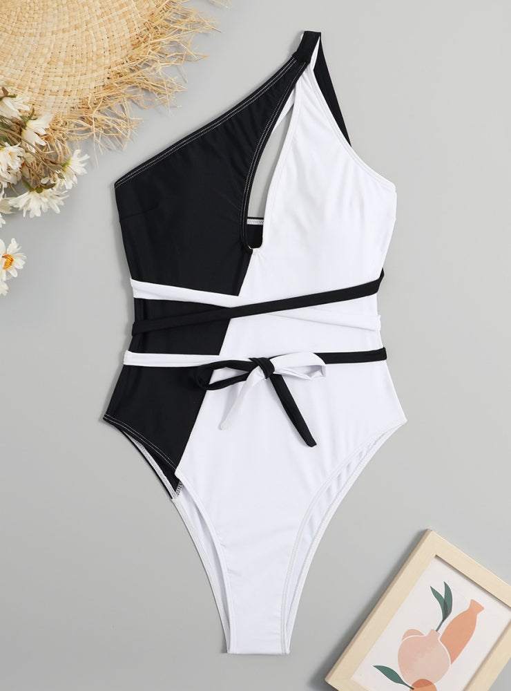 Bikini de una pieza con lazo en blanco y negro