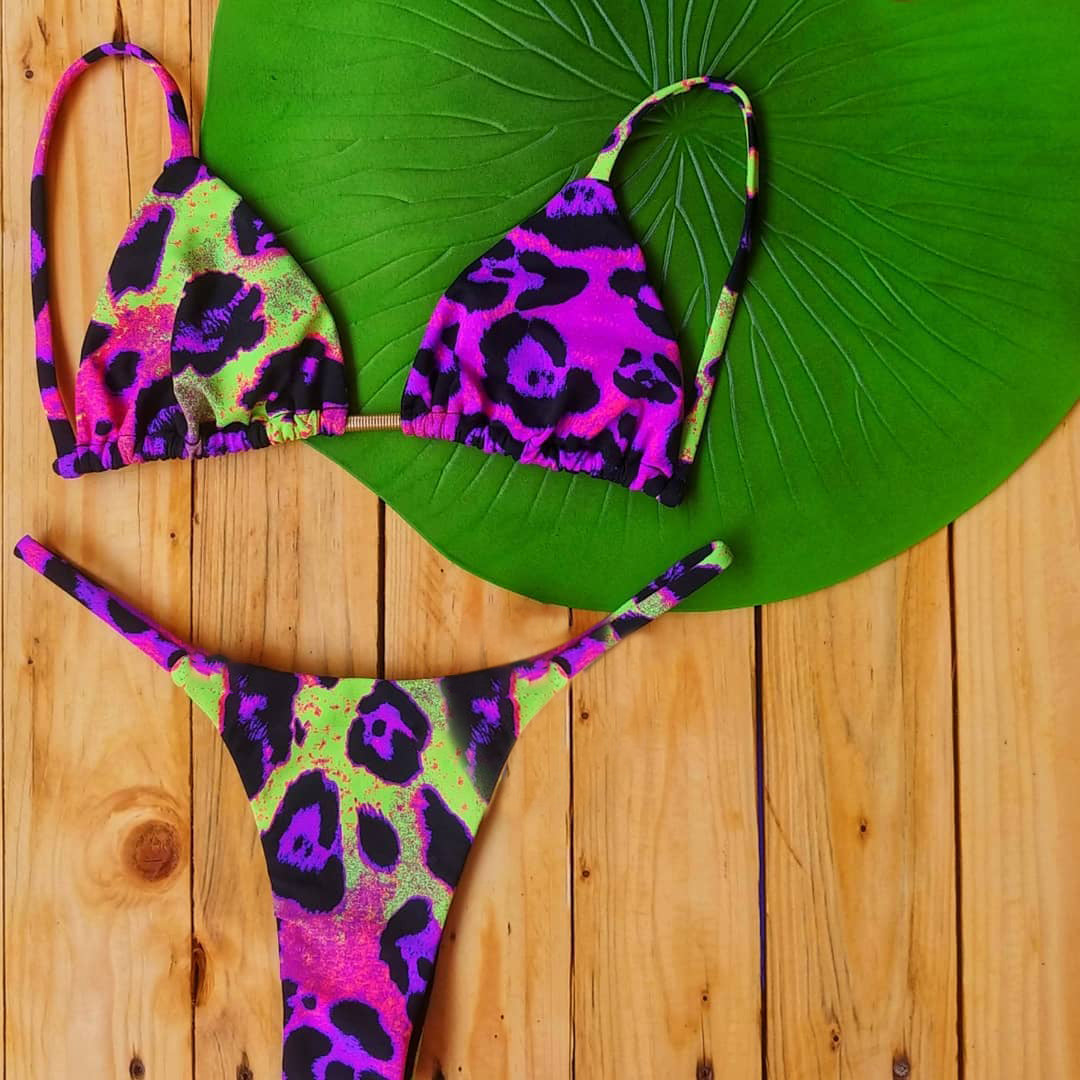 Bikini con cuello halter, abertura y lazo, estampado de leopardo colorido 